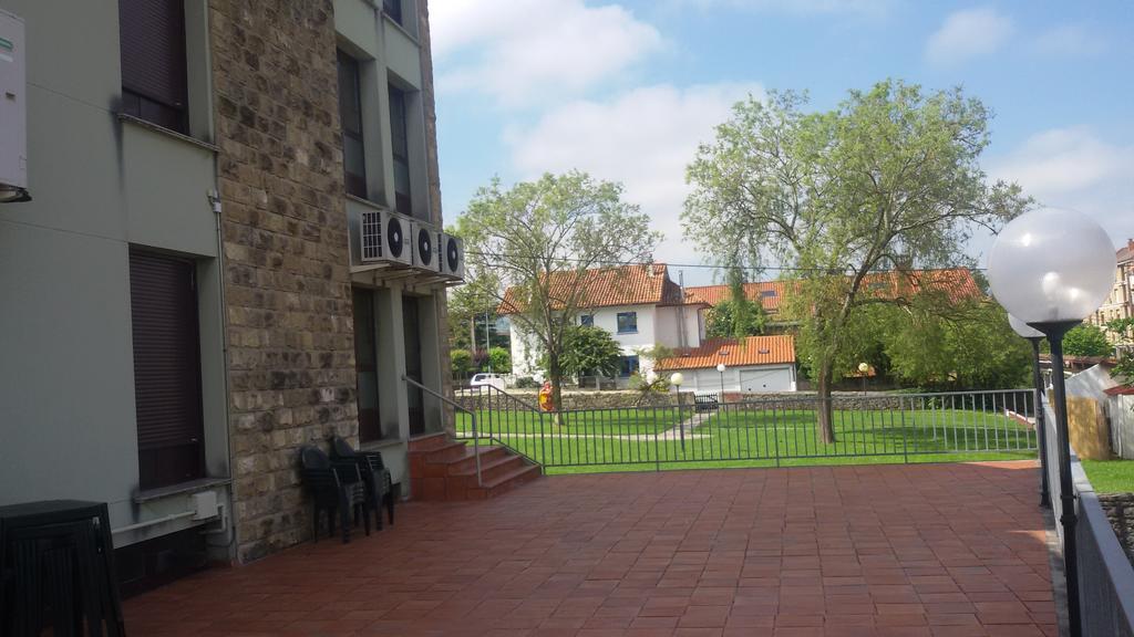 Hotel Alameda Villaviciosa  Εξωτερικό φωτογραφία